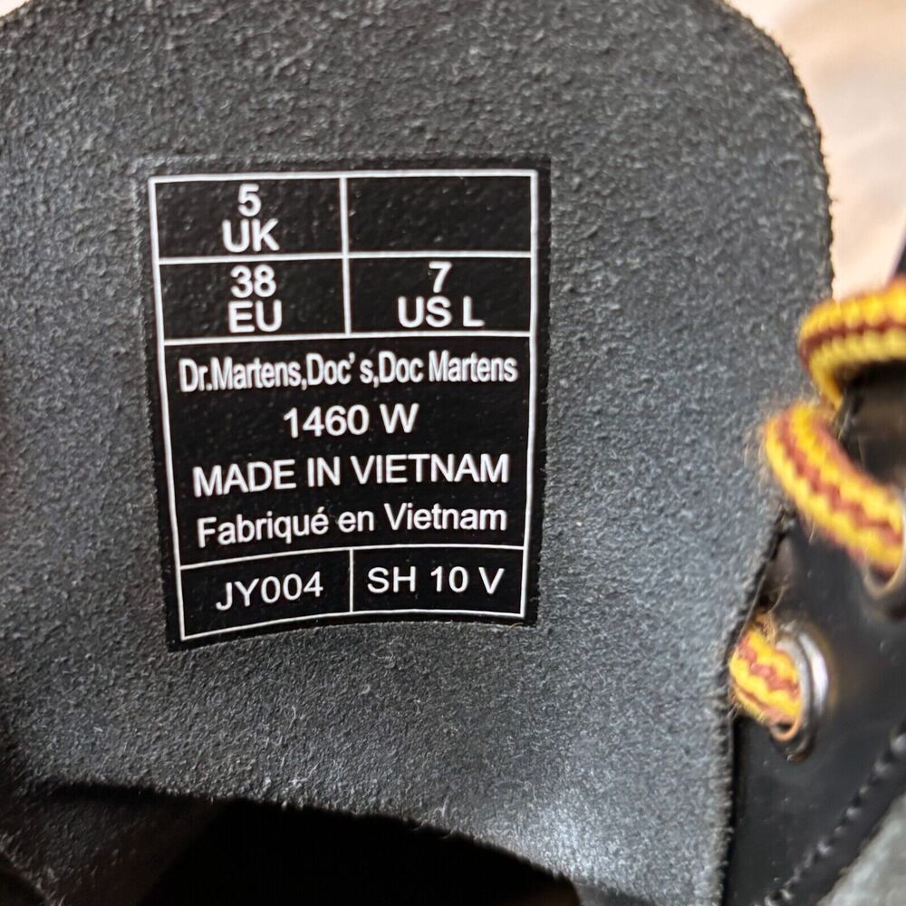 Dr. Doc Martens Black Matte Leather Combat Boots Style 1460 W US Size 7 - Picture 10 of 10